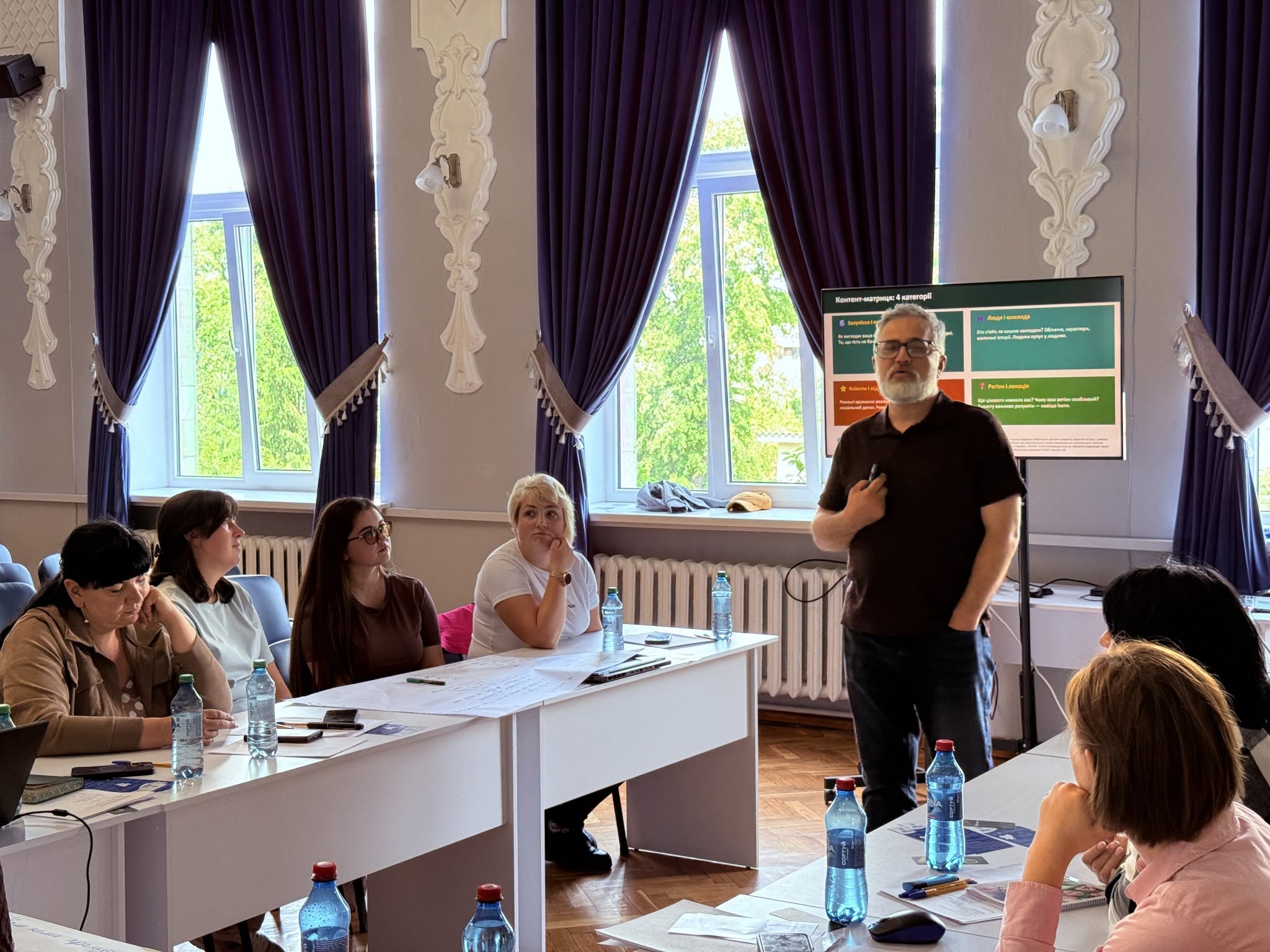 Про ефективні комунікації та можливості SMM: у Ланівцях відбувся тренінг для підприємців та активних жителів громад